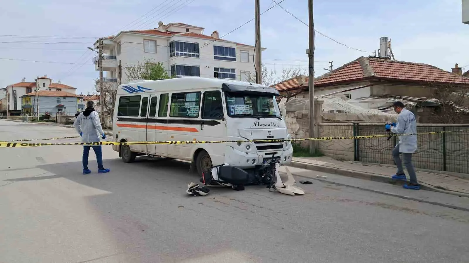 Karaman’da minibüsün çarptığı elektrikli bisikletteki 2 çocuk ağır yaralandı