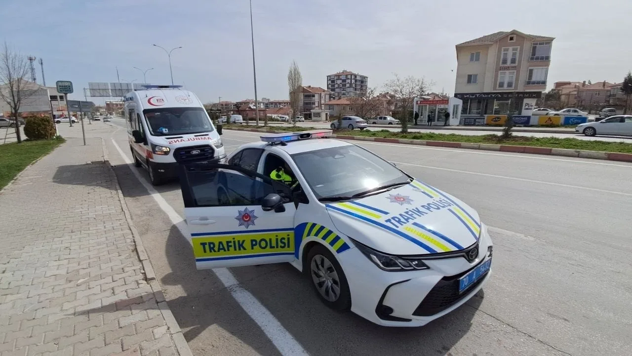 Karaman’da park halindeki araca çarpan motosiklet sürücüsü yaralandı