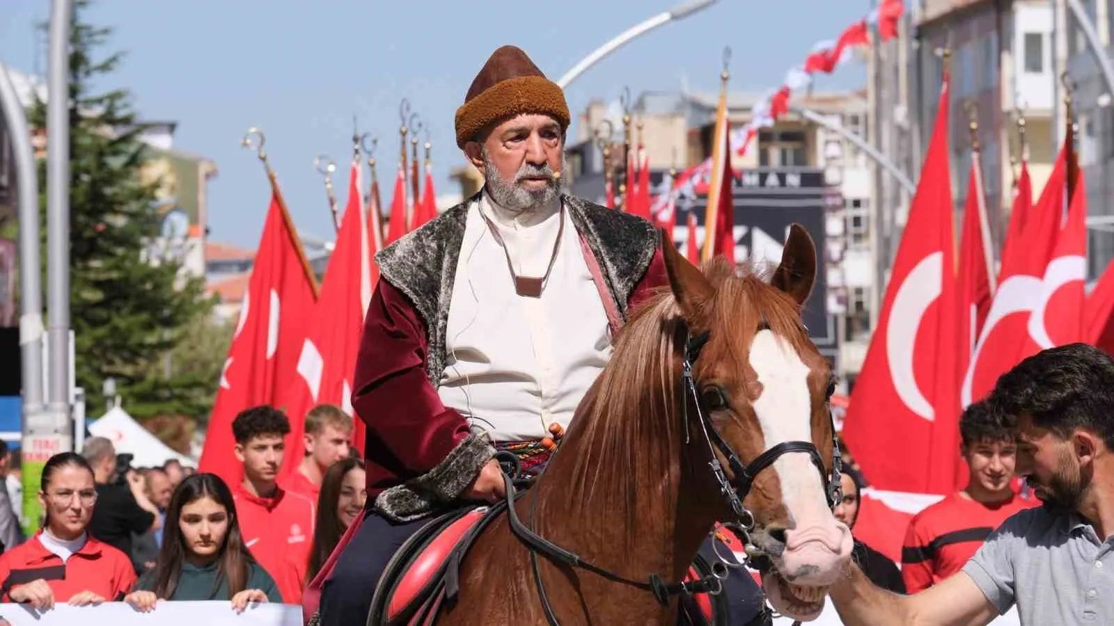 Karaman’da "Türk Dili Yürüyüşü" Coşkusu: 749. Yıl Dönümü Törenlerle Kutlanıyor