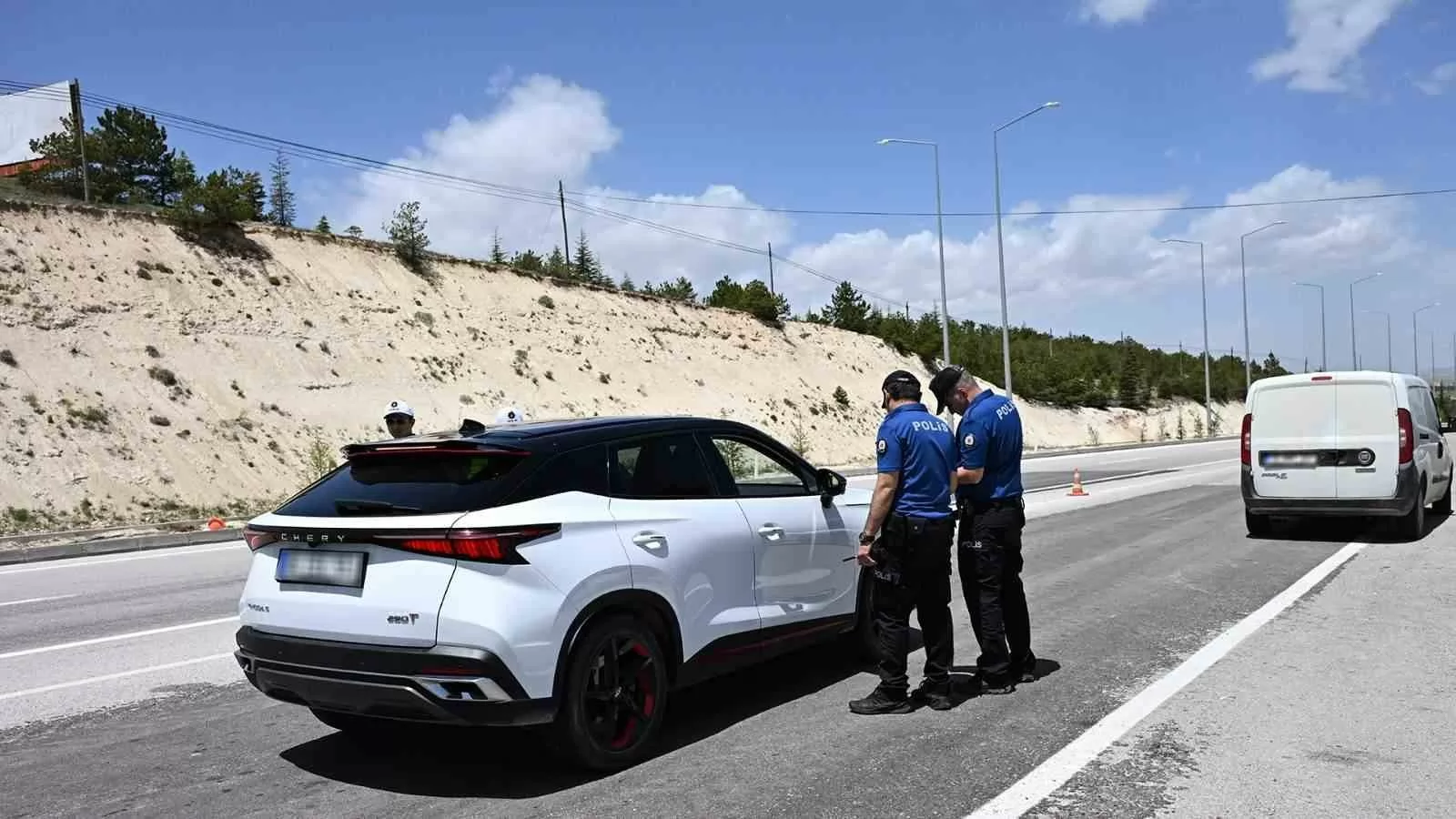 Karaman’da Polisten "Huzur" Operasyonu: 17 Yakalama, 6 Tutuklama