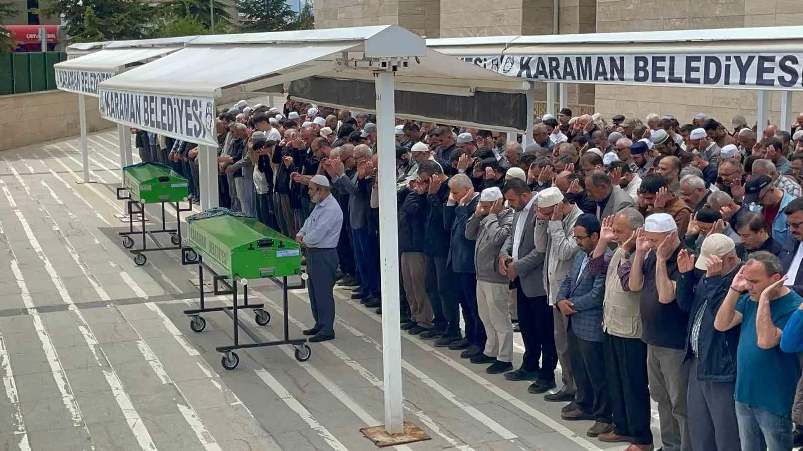 Mersin’deki Tır Kazasında Can Veren Anne ve Kızı, Karaman’da Yan Yana Toprağa Verildi