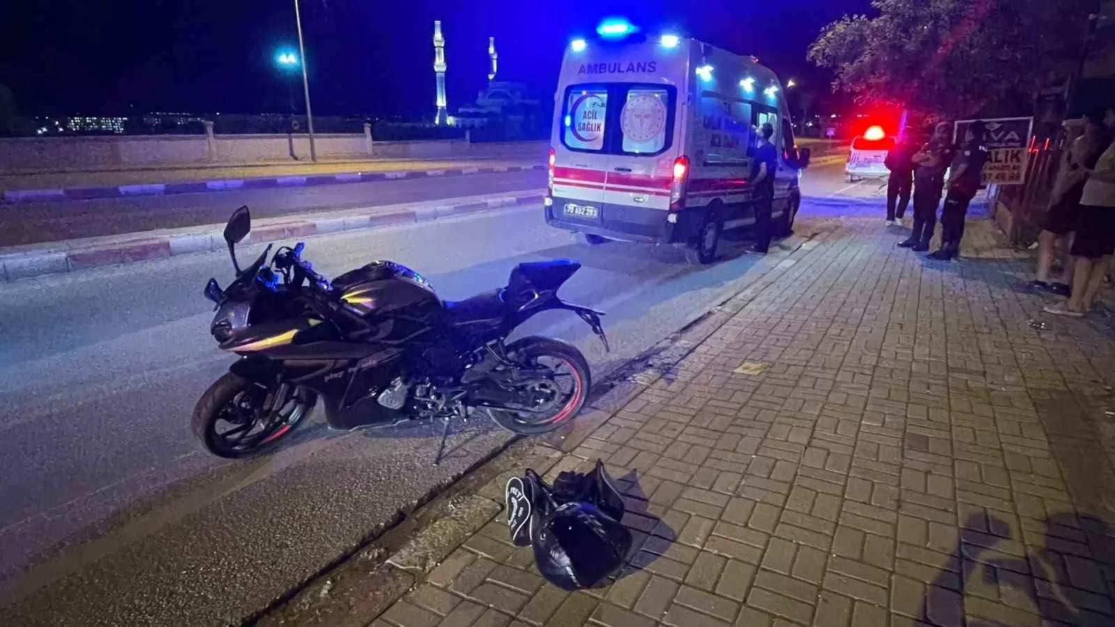Karaman'da Kontrolden Çıkan Motosiklet Karşı Şeride Savruldu: Sürücü Yaralanmadan Kurtuldu