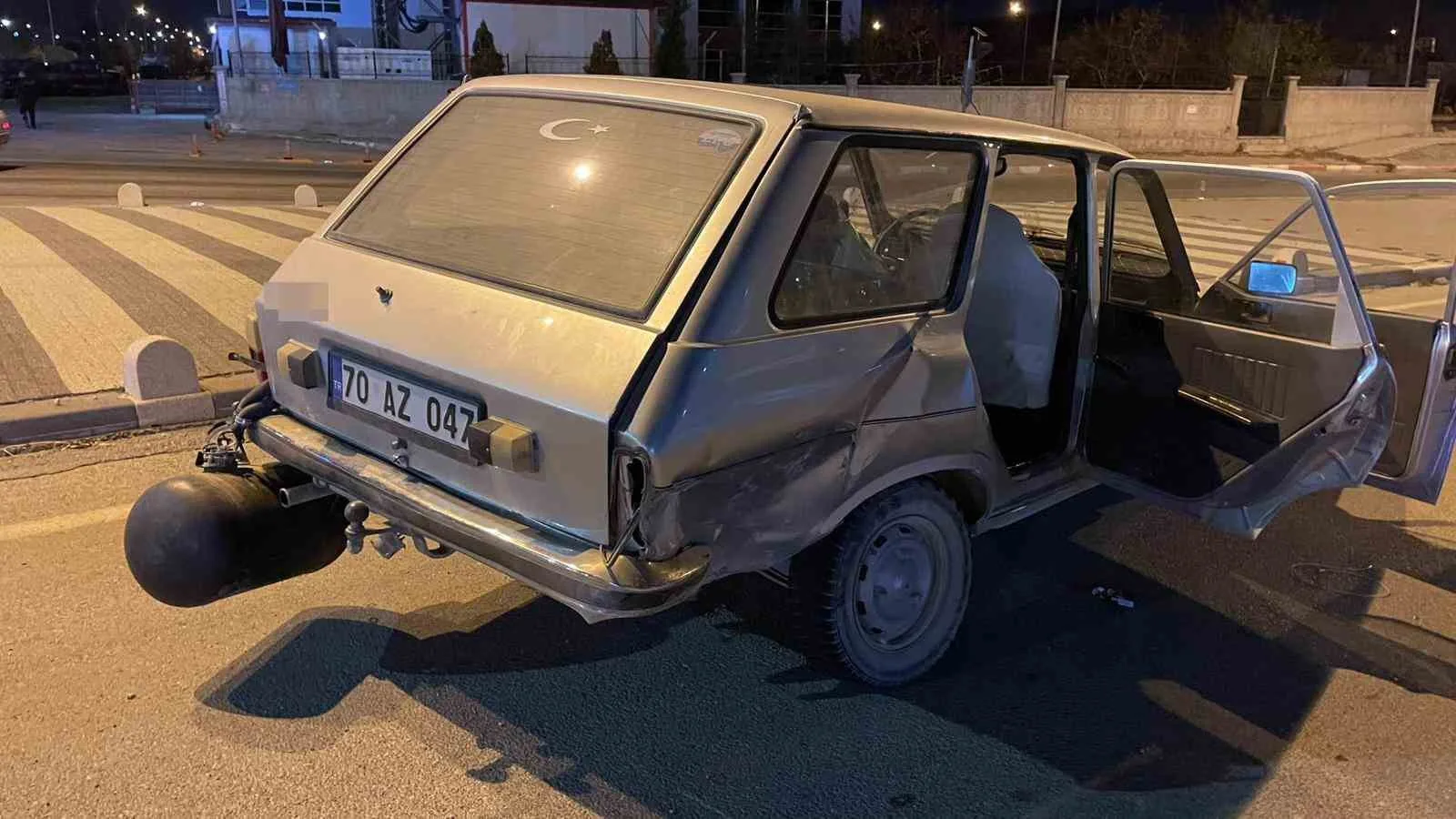 Karaman’da Kavşakta Çarpışan Araçta Gaz Kaçağı Paniği