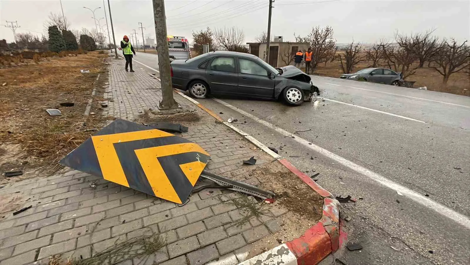 Karaman’da Kavşakta Çarpışan İki Otomobilin Sürücüsü Yaralandı
