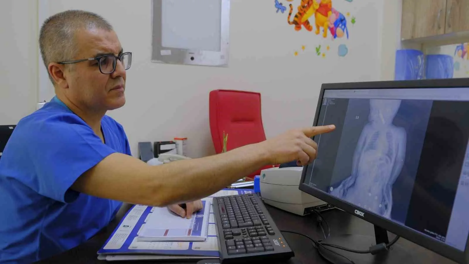 Karaman’da 6 Aylık Bebeğin Boğazına Kaçan Kumanda Pili Ameliyatla Çıkarıldı