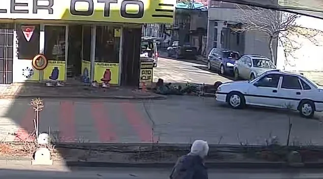 Karaman’da Otomobil ile Çarpışan Motosiklet Sürücüsü Yola Savrularak Yaralandı