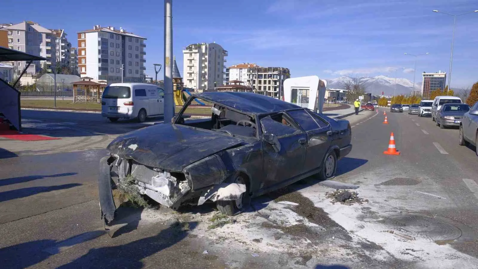 Karaman’da Telefonla Uğraşan Sürücü Takla Atan Otomobilden Yara Almadan Kurtuldu