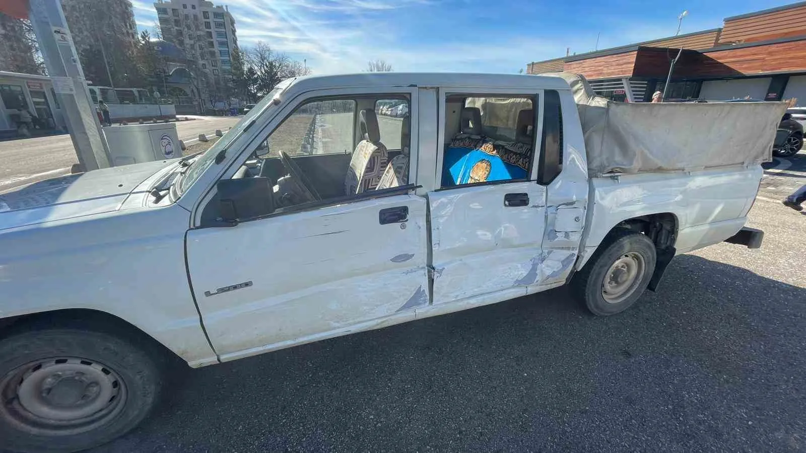 Karaman’da Minibüs ile Kamyonet Çarpıştı: Yaralanan Yok, Kaza Kamerada