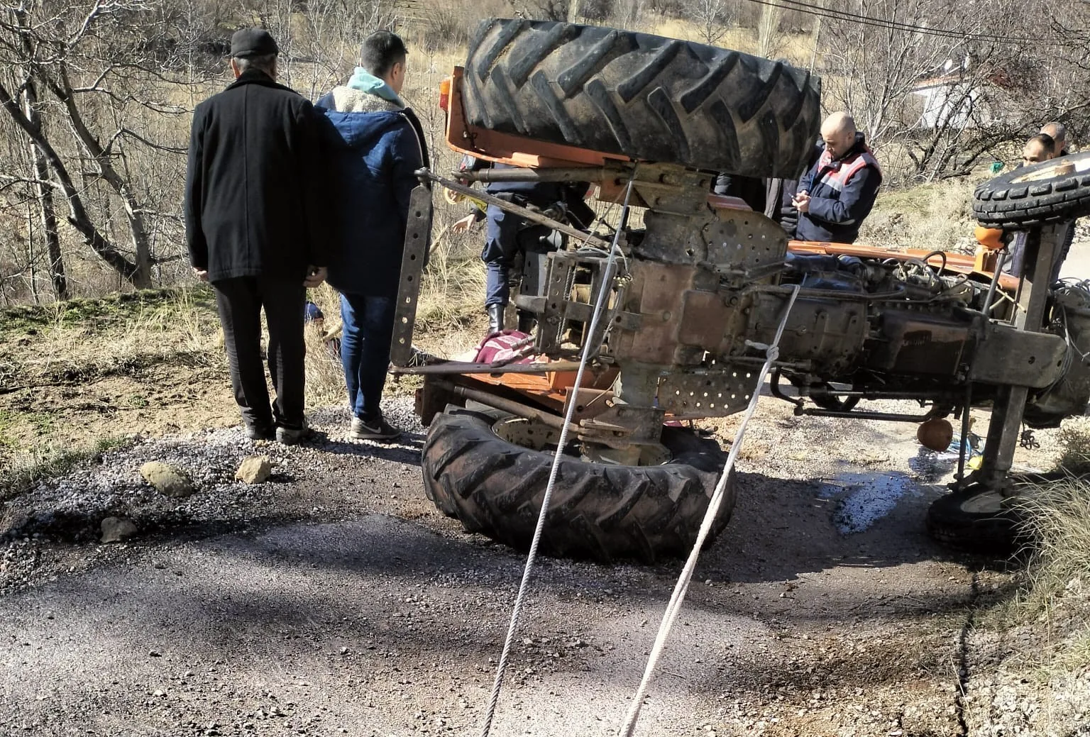 Karaman’da Devrilen Traktörün Altında Kalan Sürücü Hayatını Kaybetti