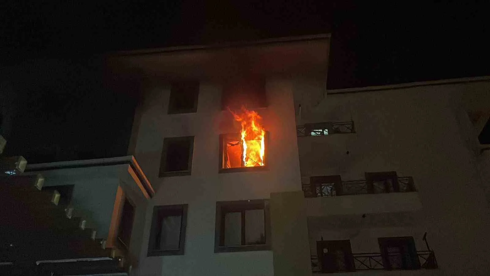 Karaman’da Annesine Kızan Şahıs Evi Ateşe Verdi