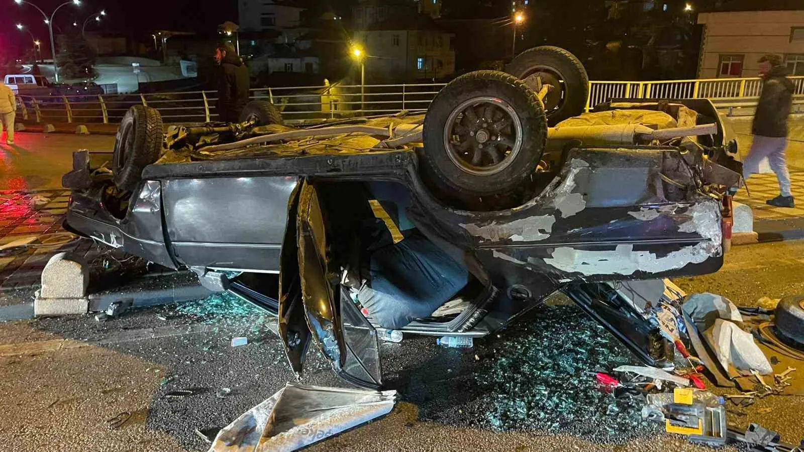 Karaman’da İki Otomobil Çarpıştı: Tofaş Hurdaya Döndü