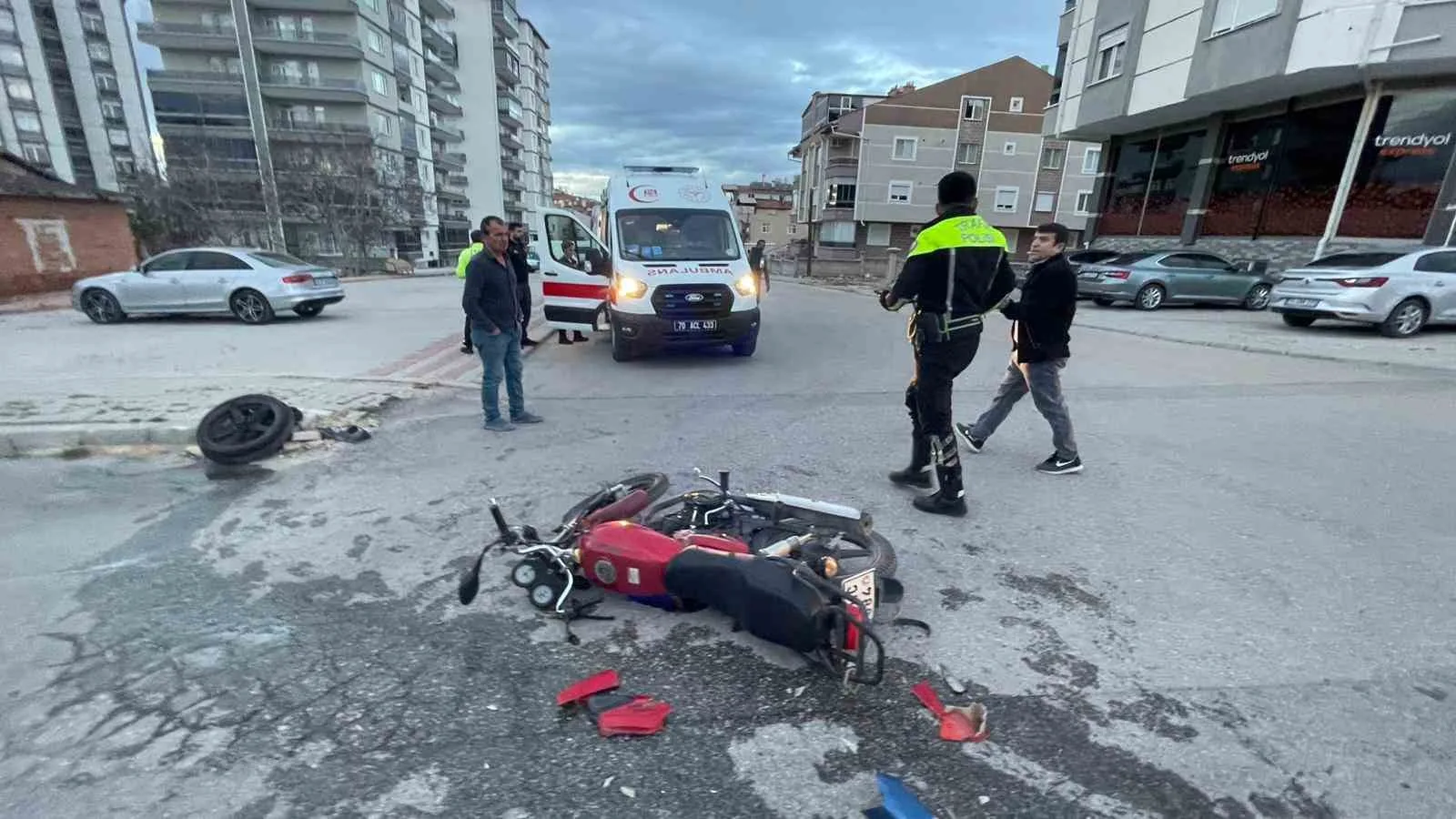 Karaman’da Kavşakta Otomobil ile Motosiklet Çarpıştı