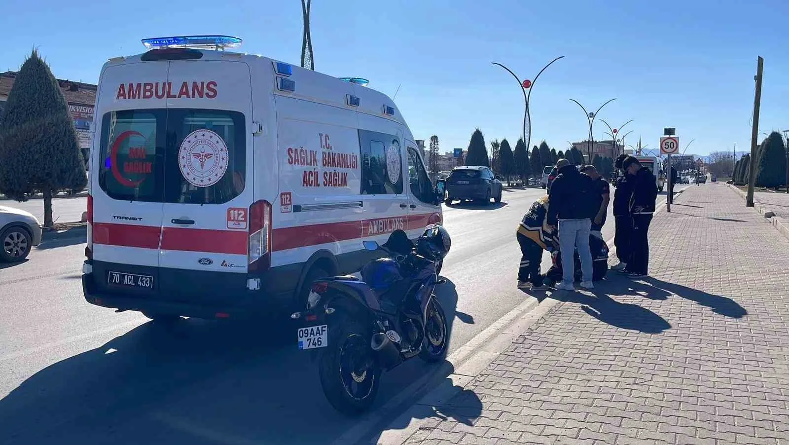 Karaman’da Devrilen Motokurye Yaralandı