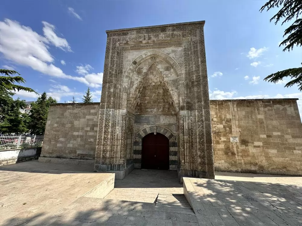 Hatuniye Medresesi: Karaman'da Bilginin ve Mimarlığın Güzide Bir Mirası