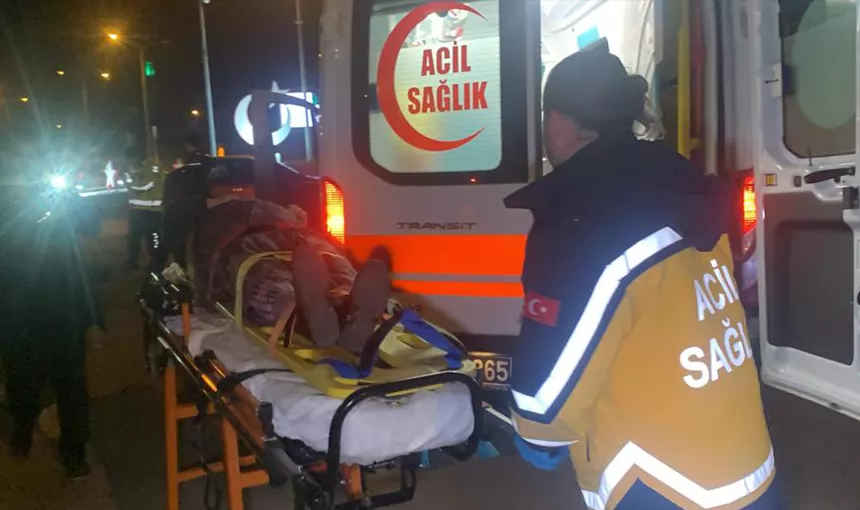 Karaman'da Kavşakta Çarpışan Araçlar Kazaya Neden Oldu: Dört Kişi Yaralandı