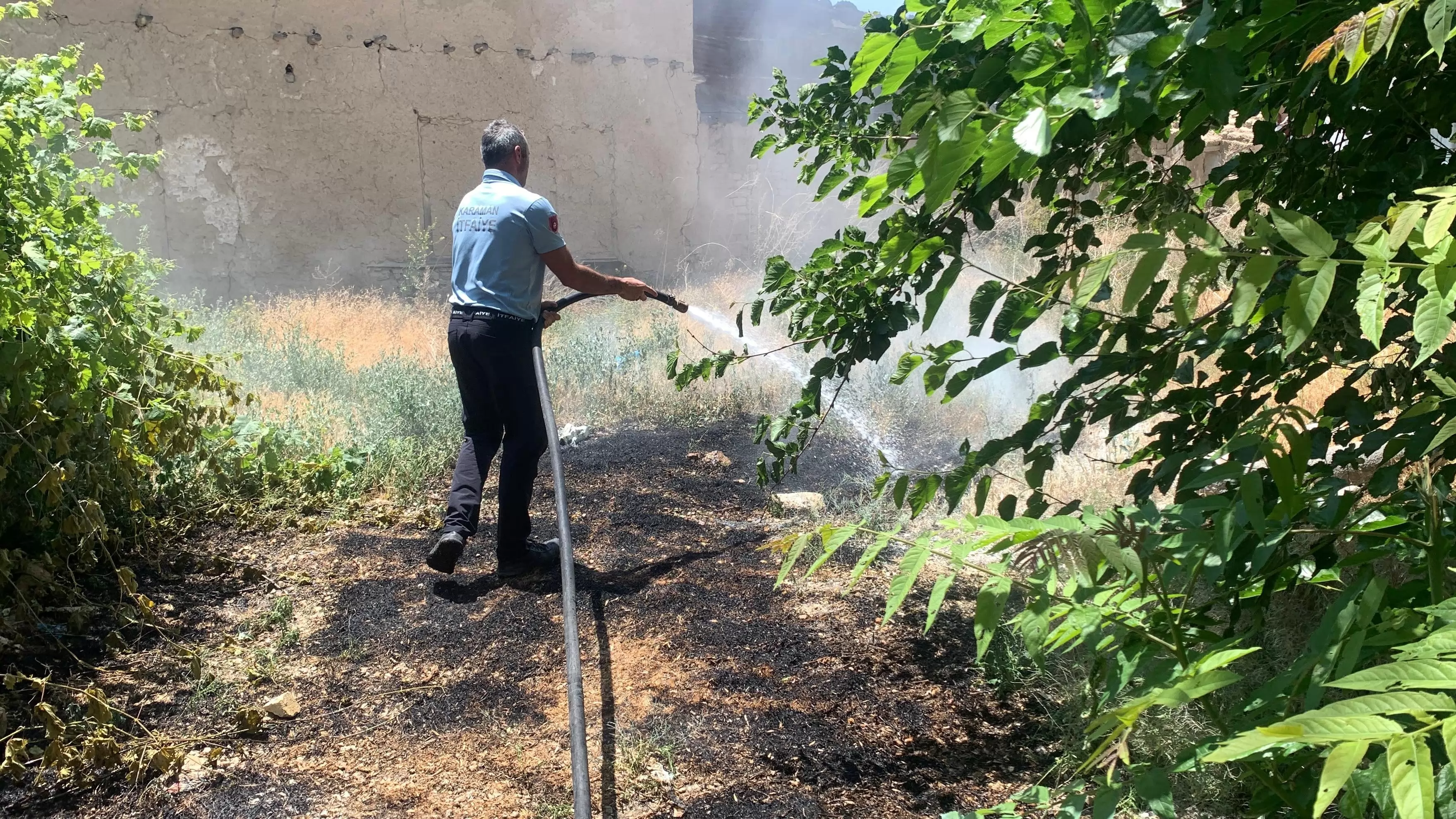 Karaman’da cami avlusunda yangın paniği