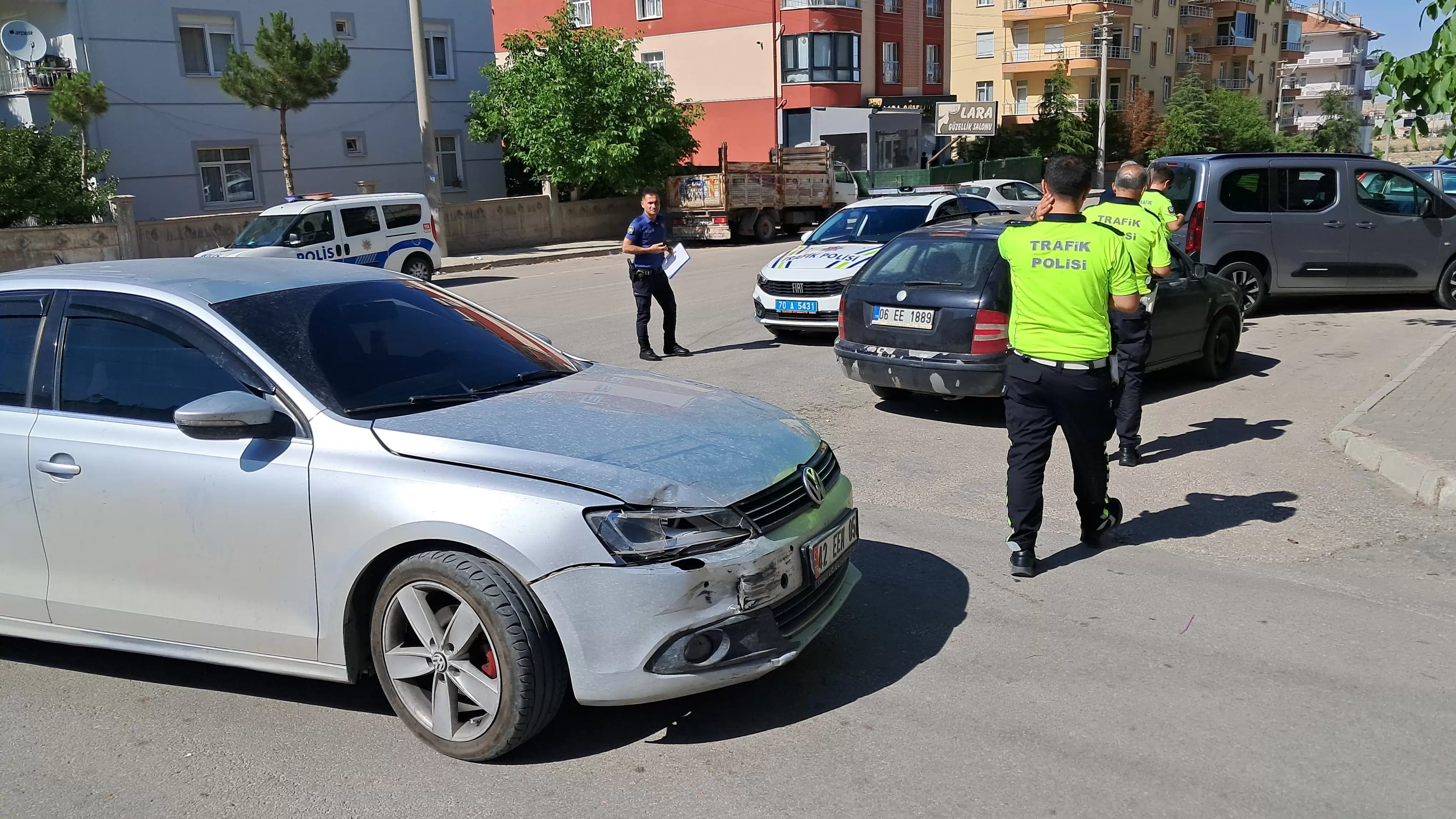 Karaman’da Kavşakta Kaza: Otomobiller Çarpıştı