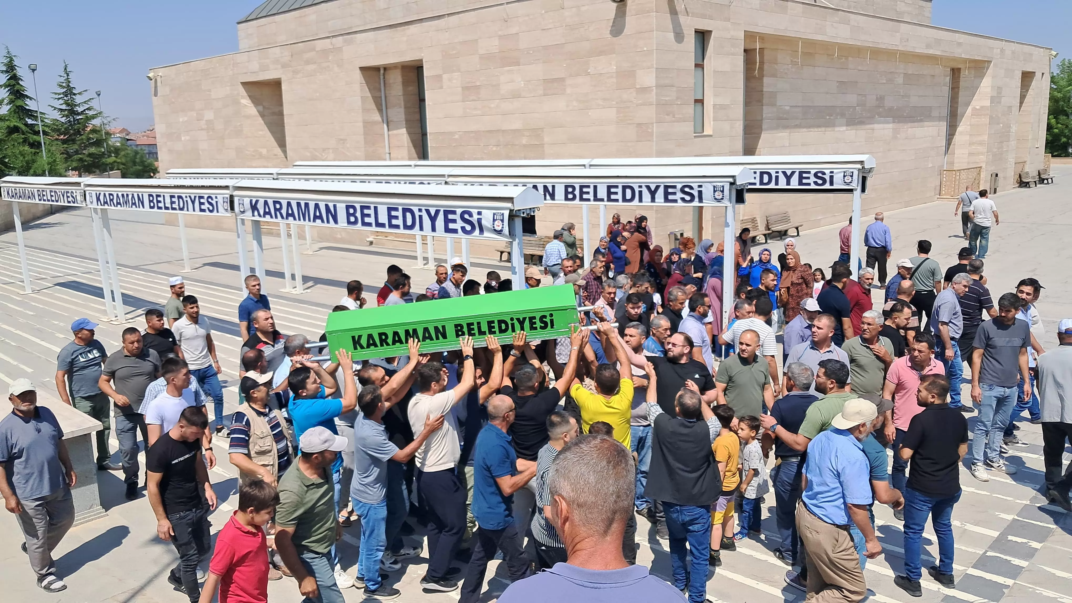 Karaman’da 5. Kattan Düşen 2 Yaşındaki Miraç Gözyaşlarıyla Toprağa Verildi