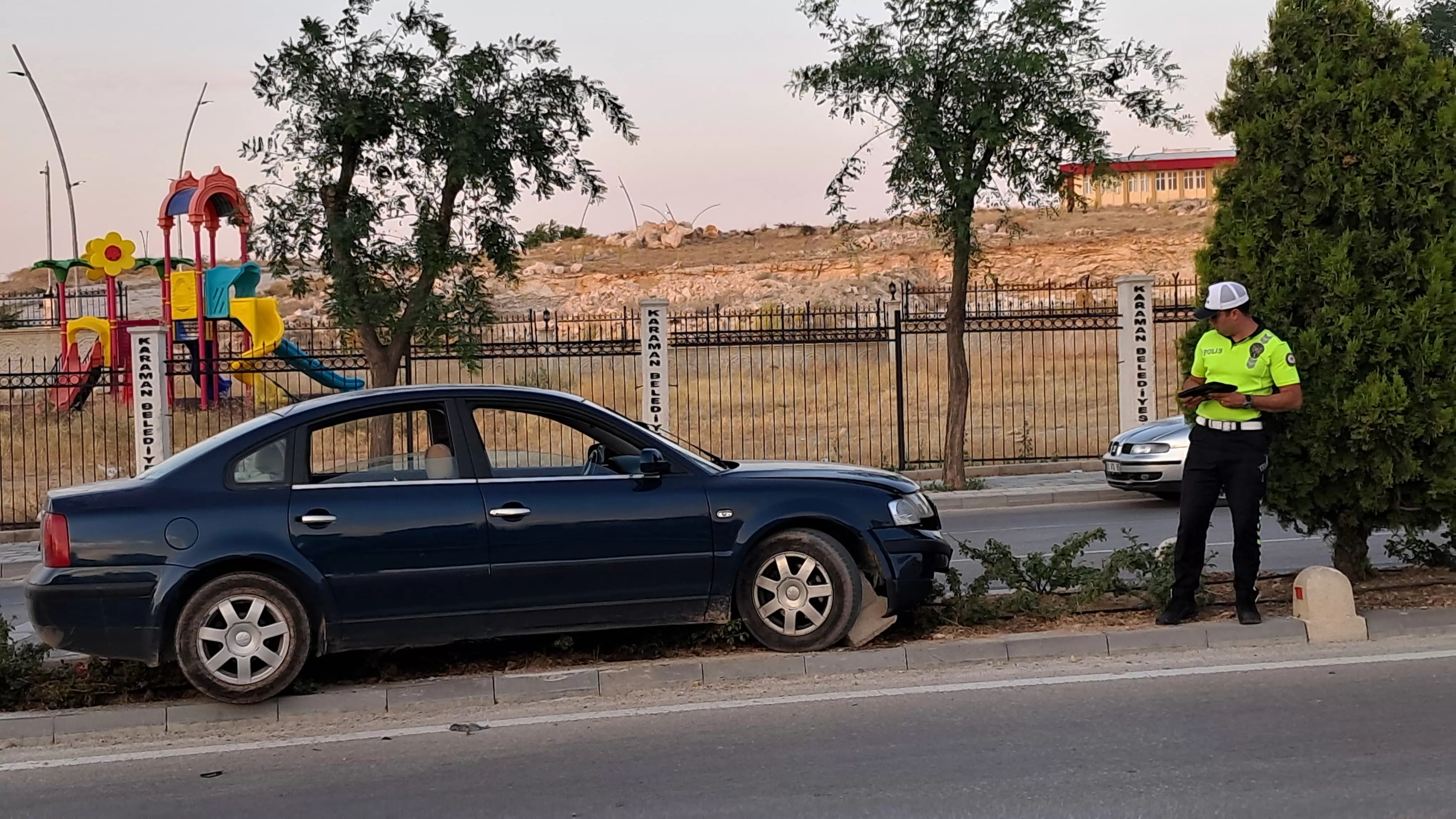 Karaman’da kontrolden çıkan otomobil refüje çıktı: 1 kişi yaralandı