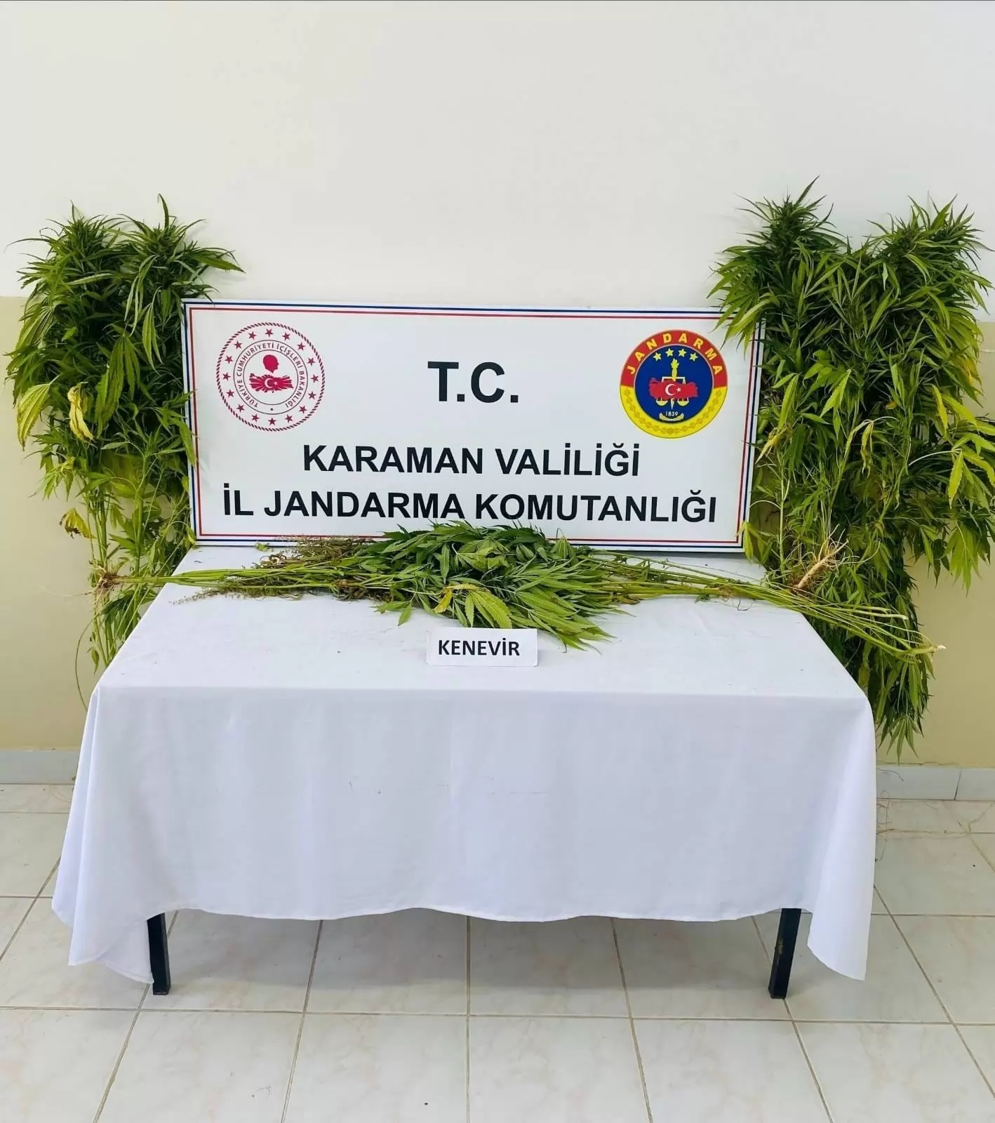 Karaman’da Jandarma Uygulamalarında Aranan 8 Kişi Tutuklandı