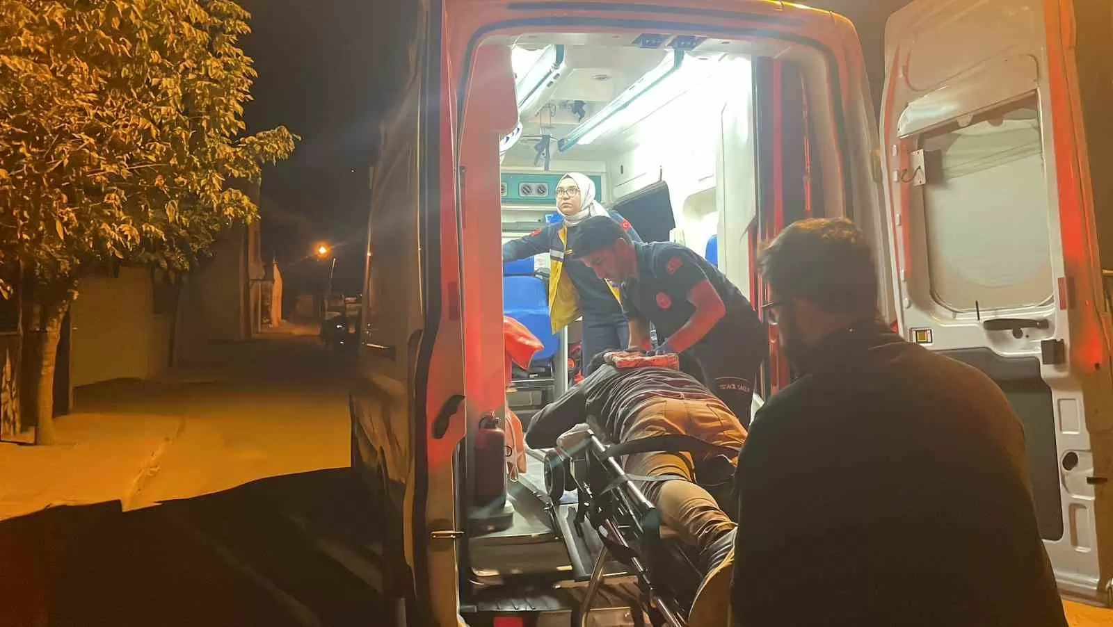 Telefon Mesajı Kavgası: 1 Kişi Sırtından Bıçaklandı