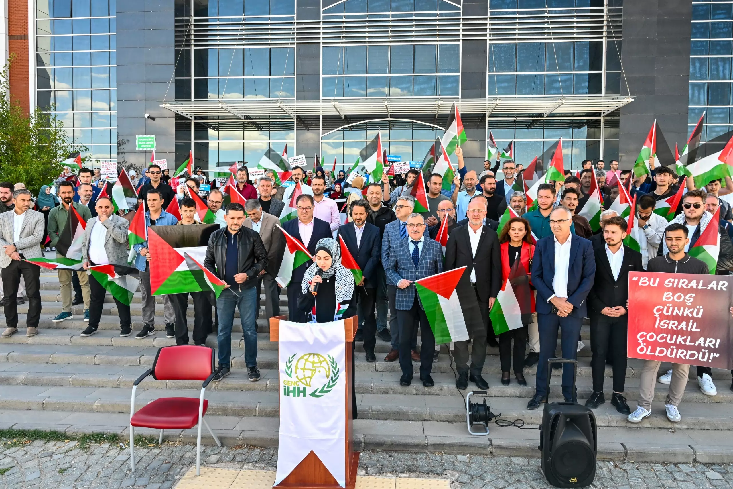 KMÜ’de Akademisyen ve Öğrencilerden Sumud Filosuna Destek