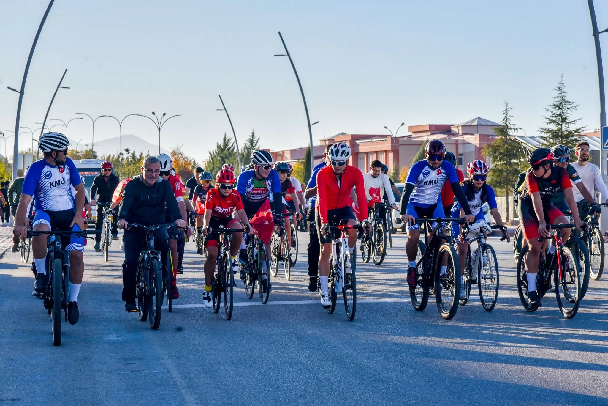 KMÜ’de Cumhuriyet’in 102. yılı bisiklet sürüşüyle kutlandı