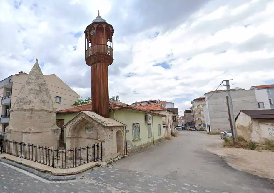 Karaman Halil Efendi Camii: 14. Yüzyıldan Günümüze Ulaşan Sessiz Bir Külliye Mirası