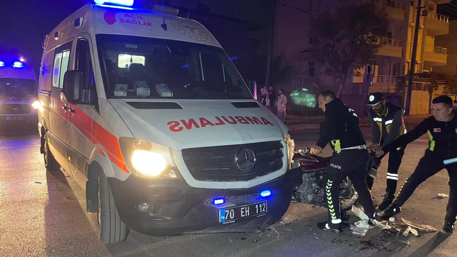 Karaman’da ambulansla motosiklet çarpıştı: 2 yaralı